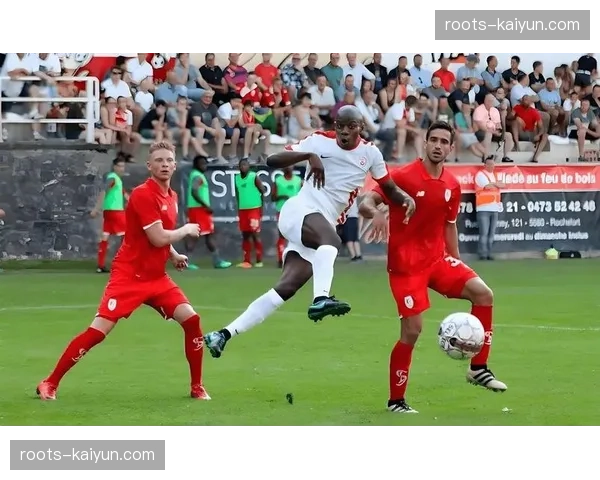 前进之鹰4-2-3-1防反战术评估：防守犯规控制出色但进攻终结不足